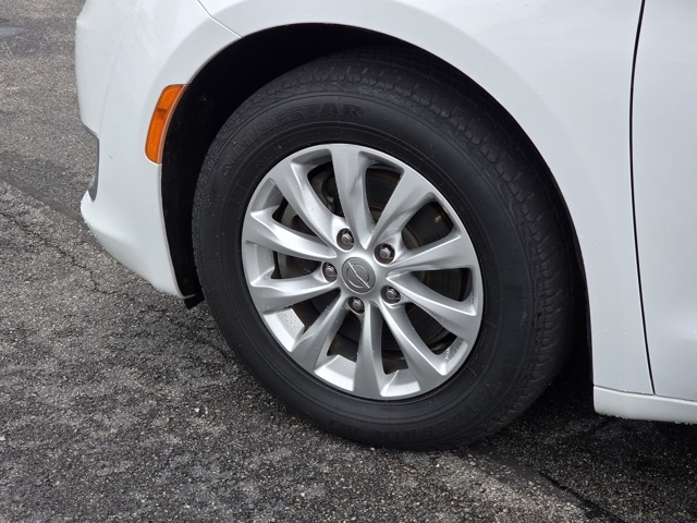 2018 Chrysler Pacifica Touring L photo 9