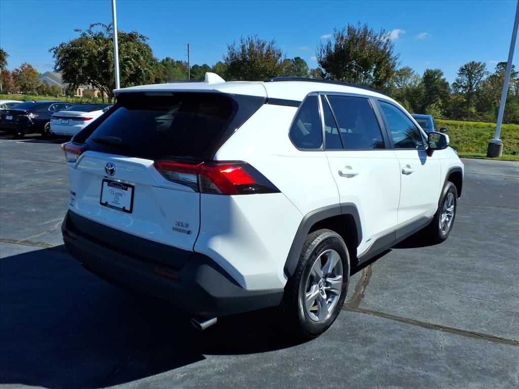 2022 Toyota RAV4 XLE photo 4