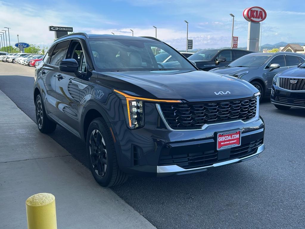 2025 Kia Sorento S photo 2