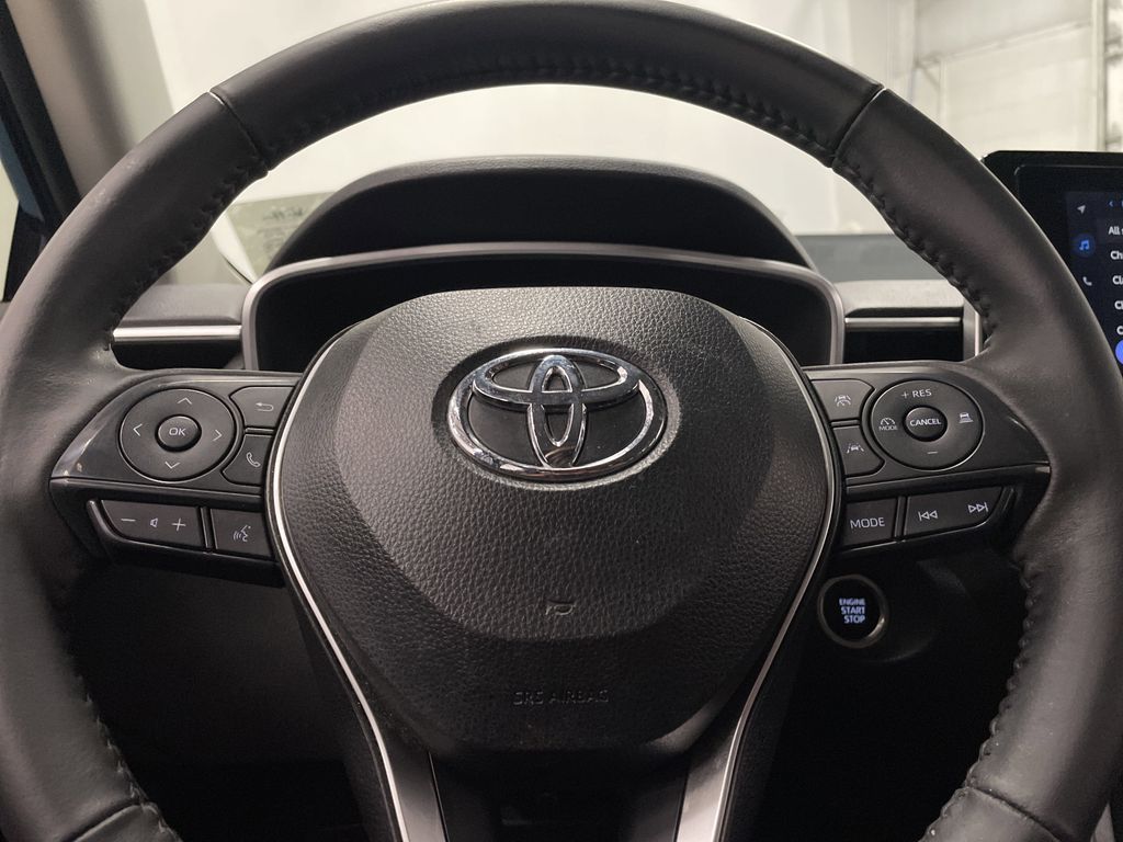 2023 Toyota Corolla Cross XLE photo 16