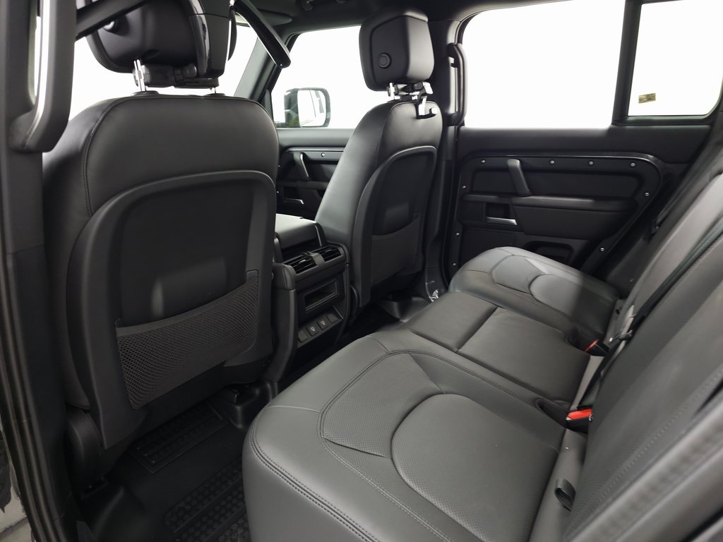 2025 Land Rover Defender 110 X-Dynamic SE photo 28