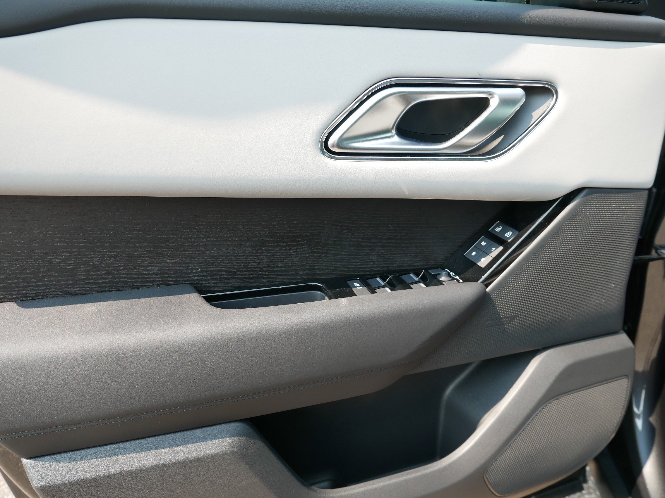 2026 Land Rover Range Rover Velar S photo 12