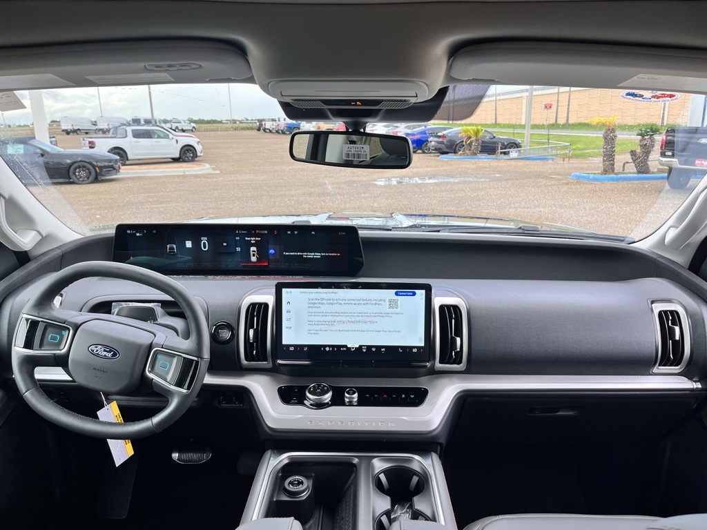 2025 Ford Expedition photo 10