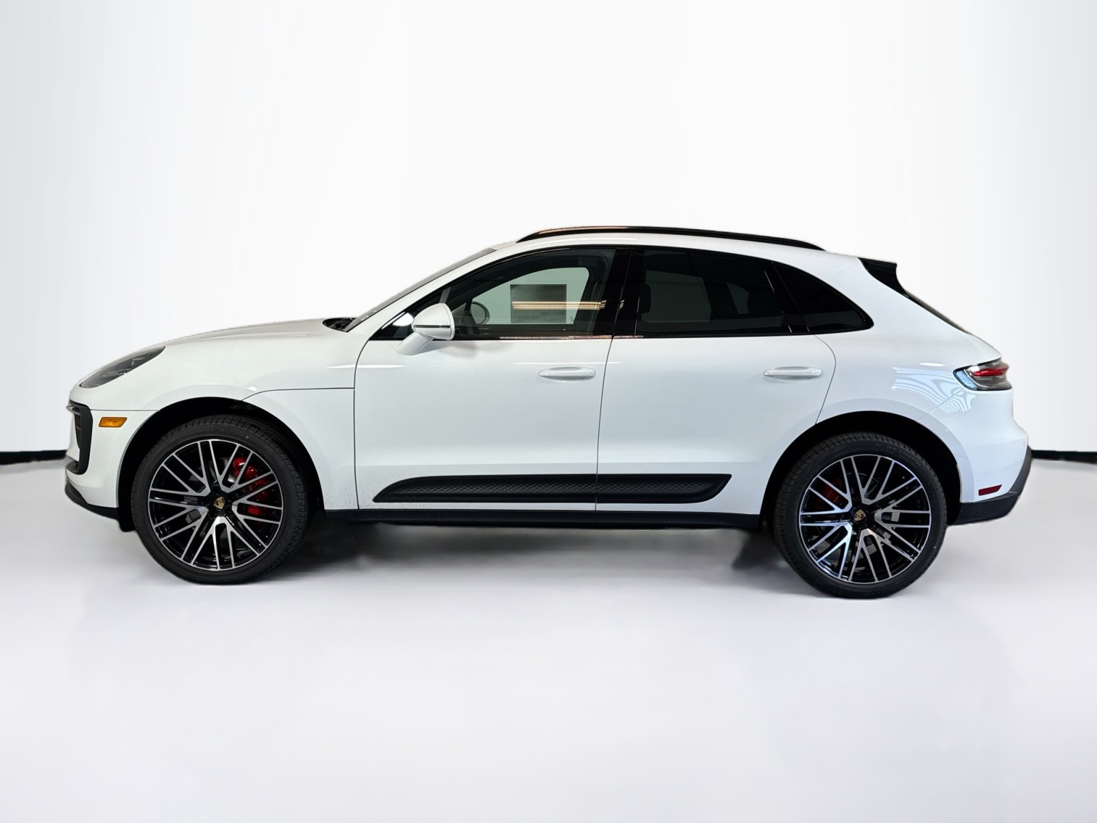 2025 Porsche Macan S photo 2