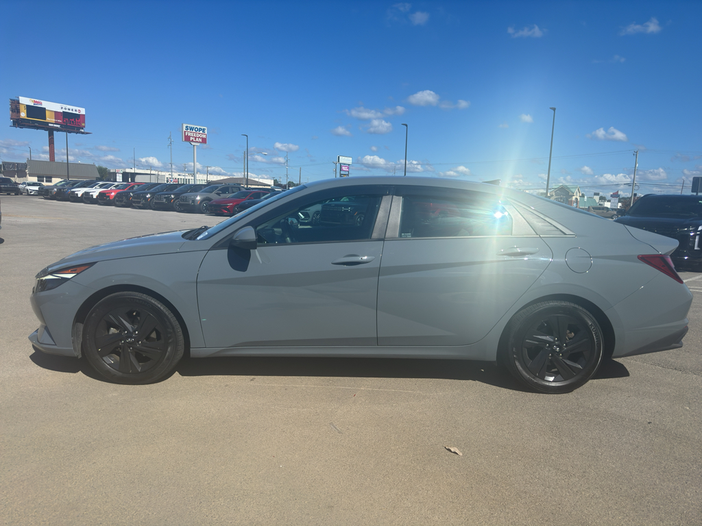 2021 Hyundai Elantra SEL photo 4