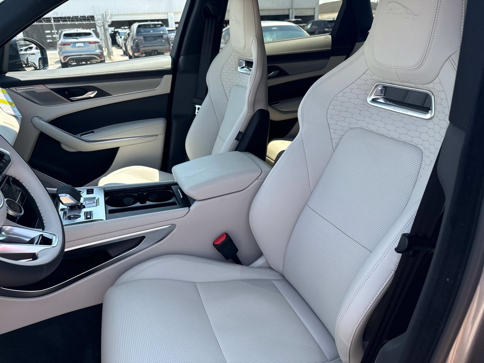 2026 Jaguar F-PACE P400 R-Dynamic S photo 10