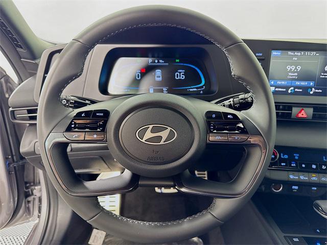 2025 Hyundai Elantra SEL Sport photo 13