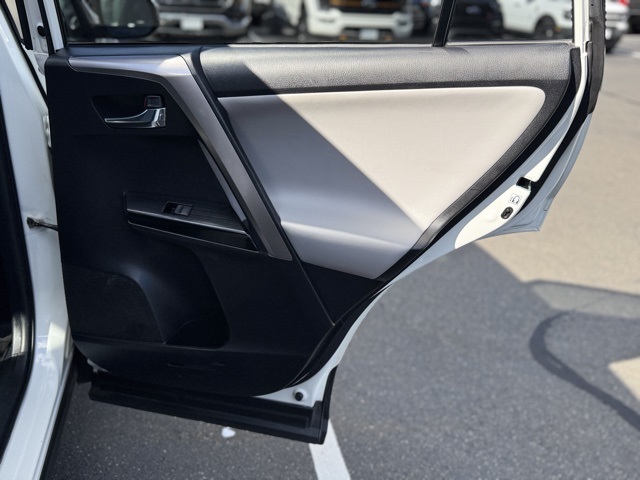 2016 Toyota RAV4 Limited photo 18