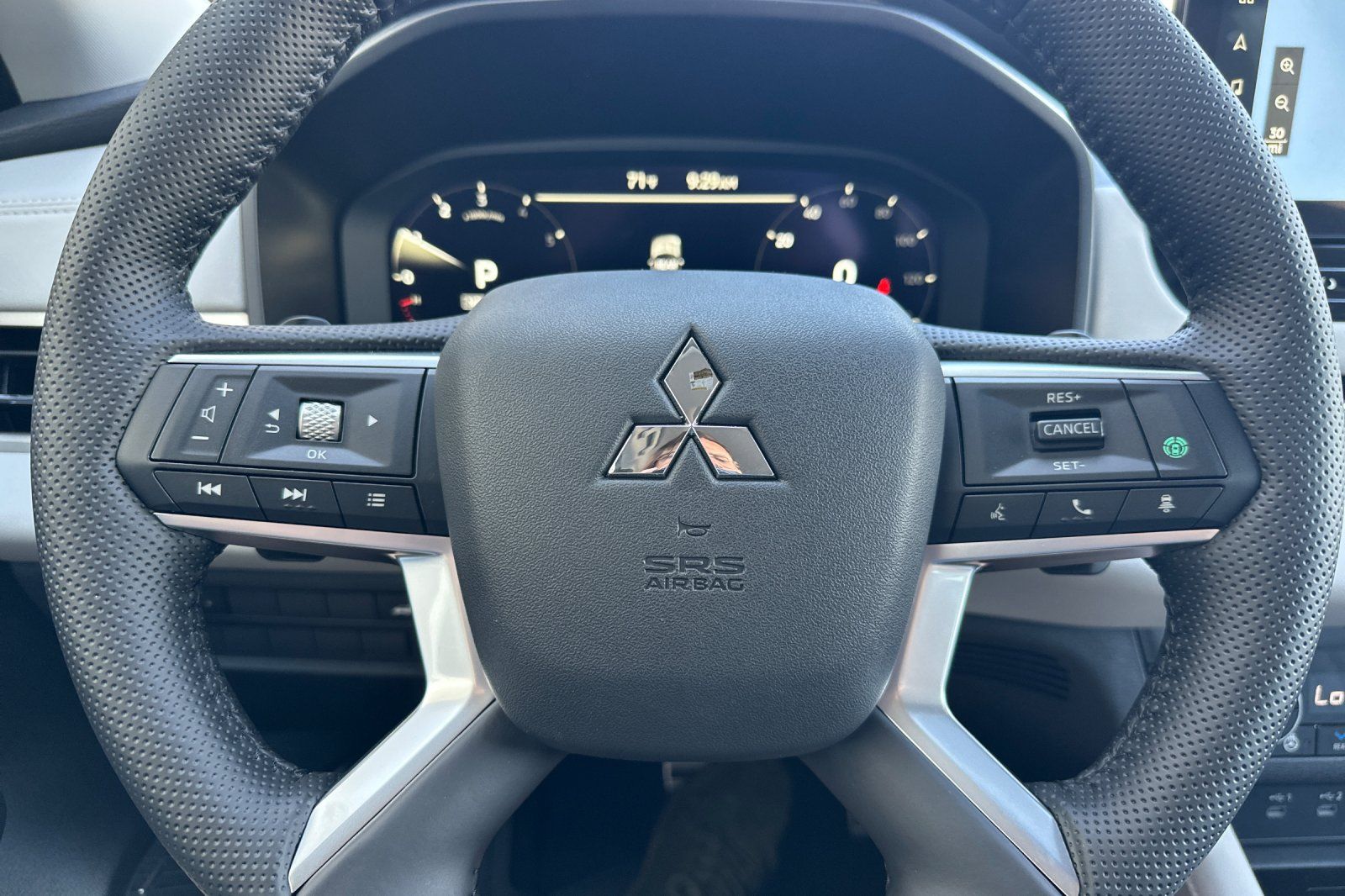 2025 Mitsubishi Outlander SEL photo 22