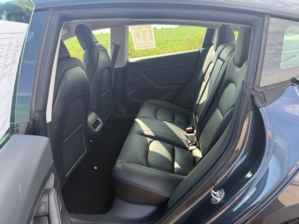 2021 Tesla Model 3 Standard Range Plus photo 7