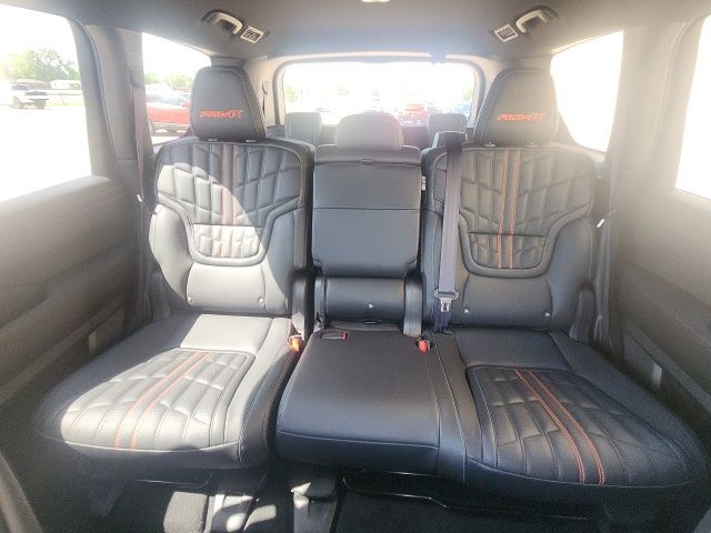 2025 Nissan Armada photo 19