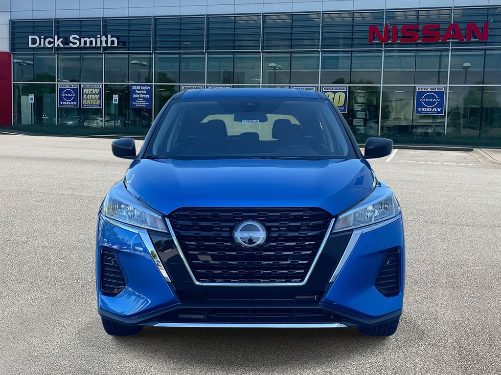 2025 Nissan Kicks Play S photo 2