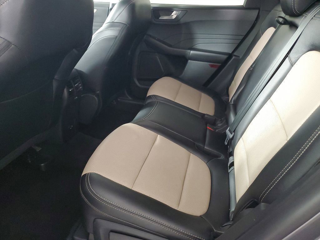 2022 Ford Escape Titanium Hybrid photo 12