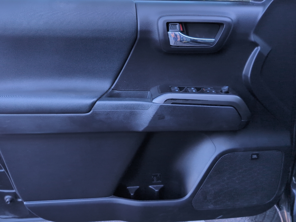 2021 Toyota Tacoma TRD photo 10