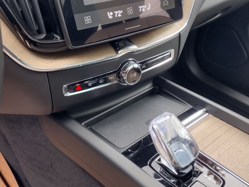 2026 VOLVO XC60 - Image 14