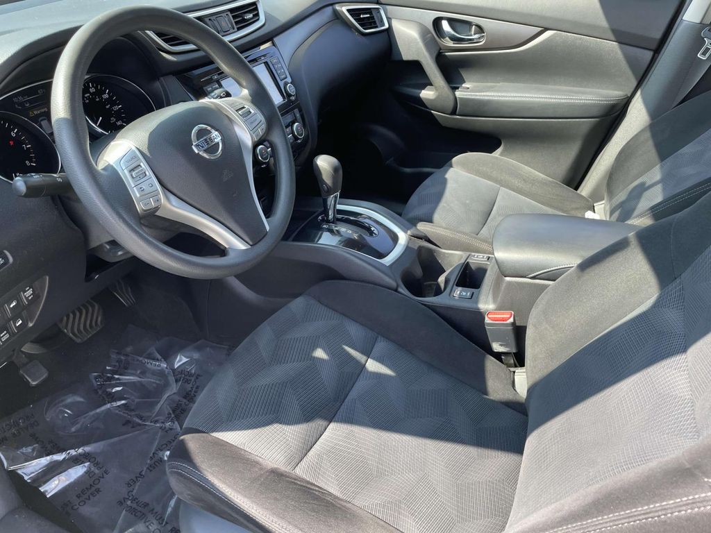 2015 Nissan Rogue SV photo 14