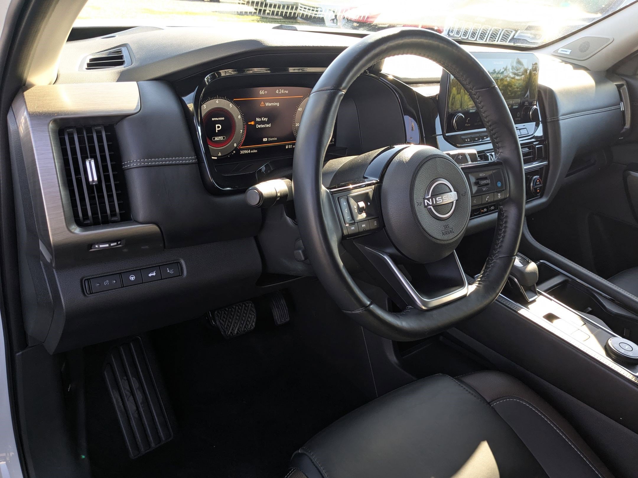 2023 Nissan Pathfinder Platinum photo 13