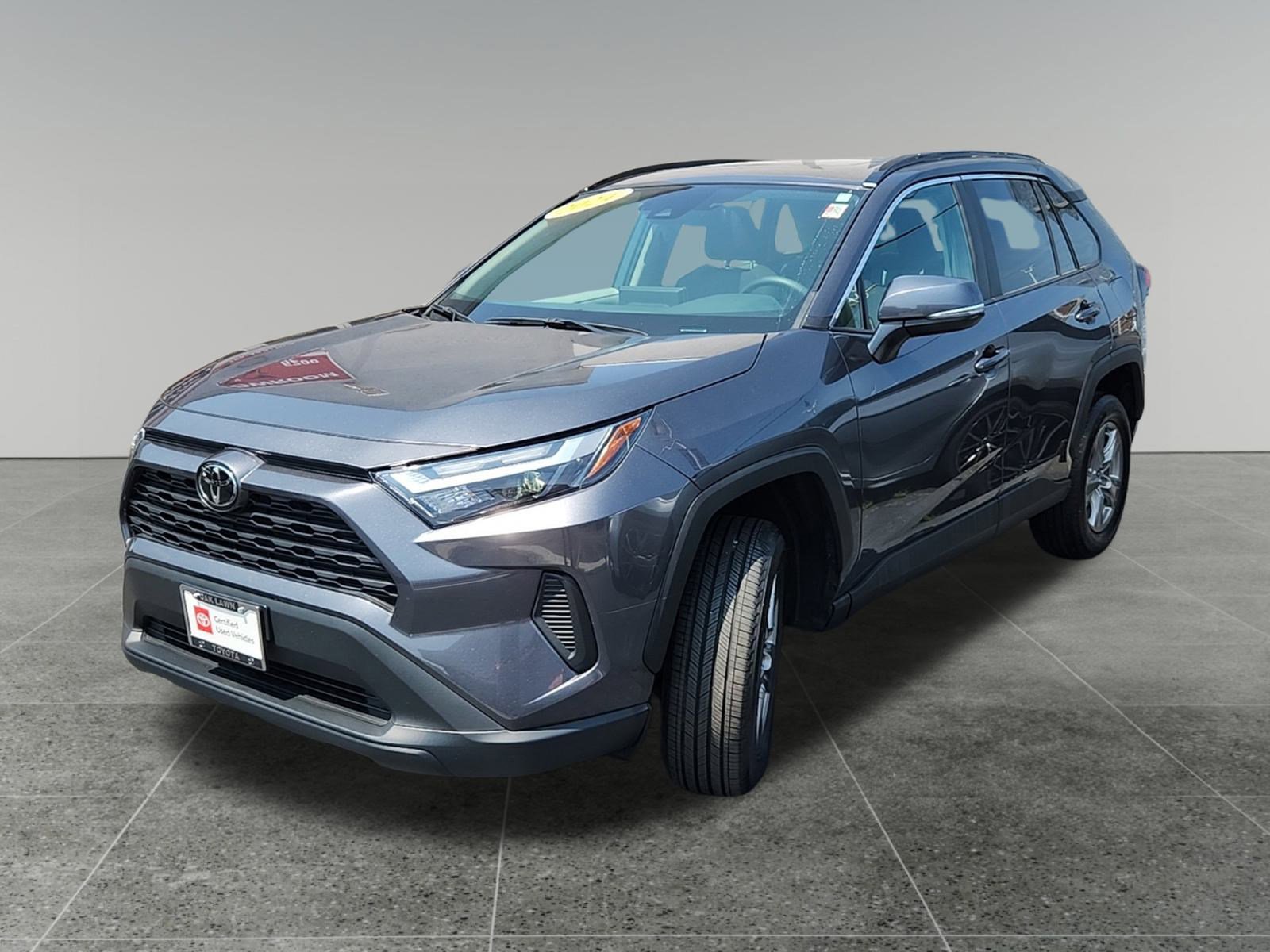 2024 Toyota RAV4 XLE photo 2