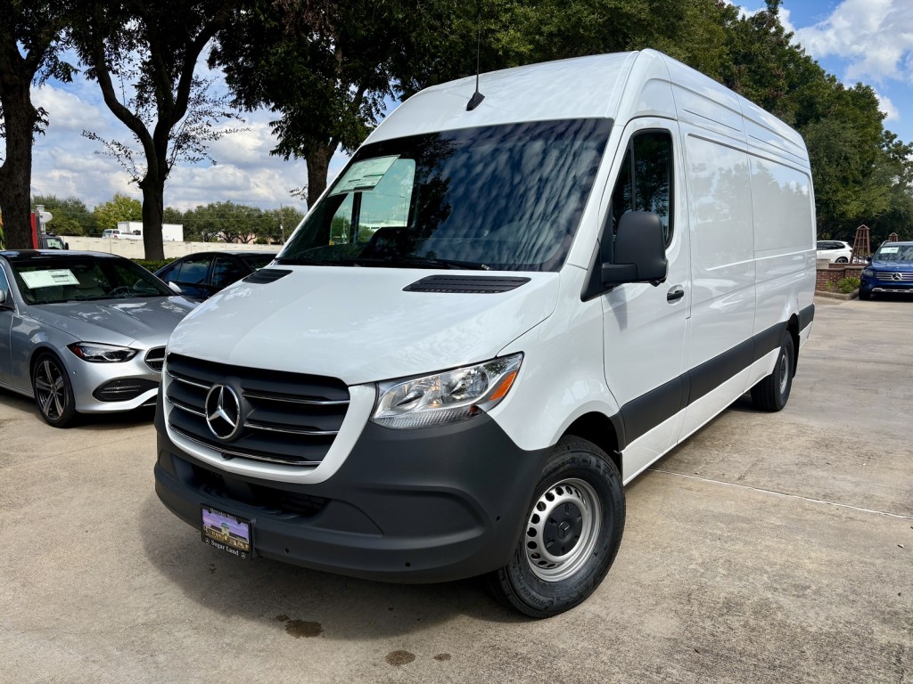 2026 Mercedes-Benz Sprinter Crew Van Base's photo