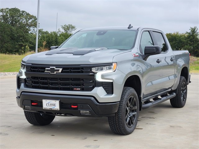2025 Chevrolet Silverado 1500 LT Trail Boss photo 2