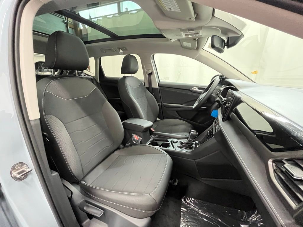 2025 Volkswagen Taos SE photo 10