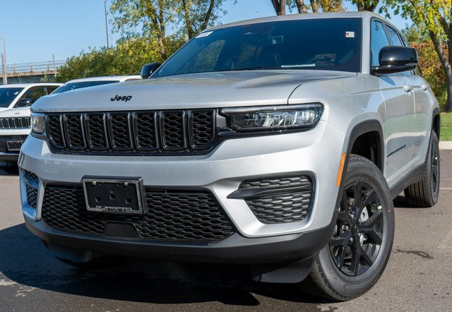 2025 Jeep Grand Cherokee Altitude's photo