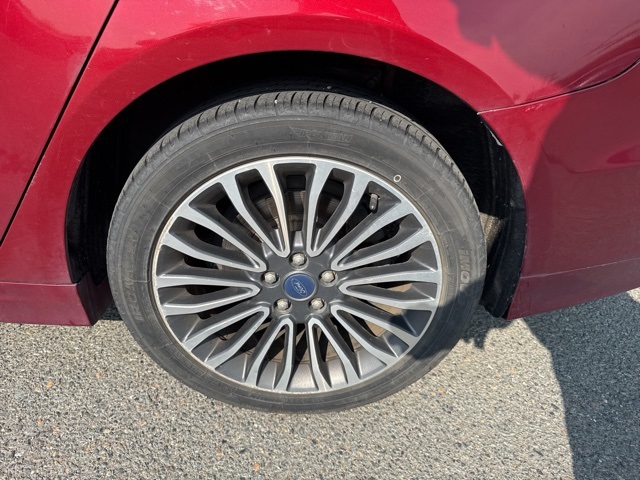 2017 Ford Fusion SE photo 6