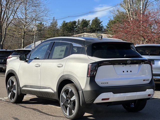2025 Nissan Kicks SR photo 2