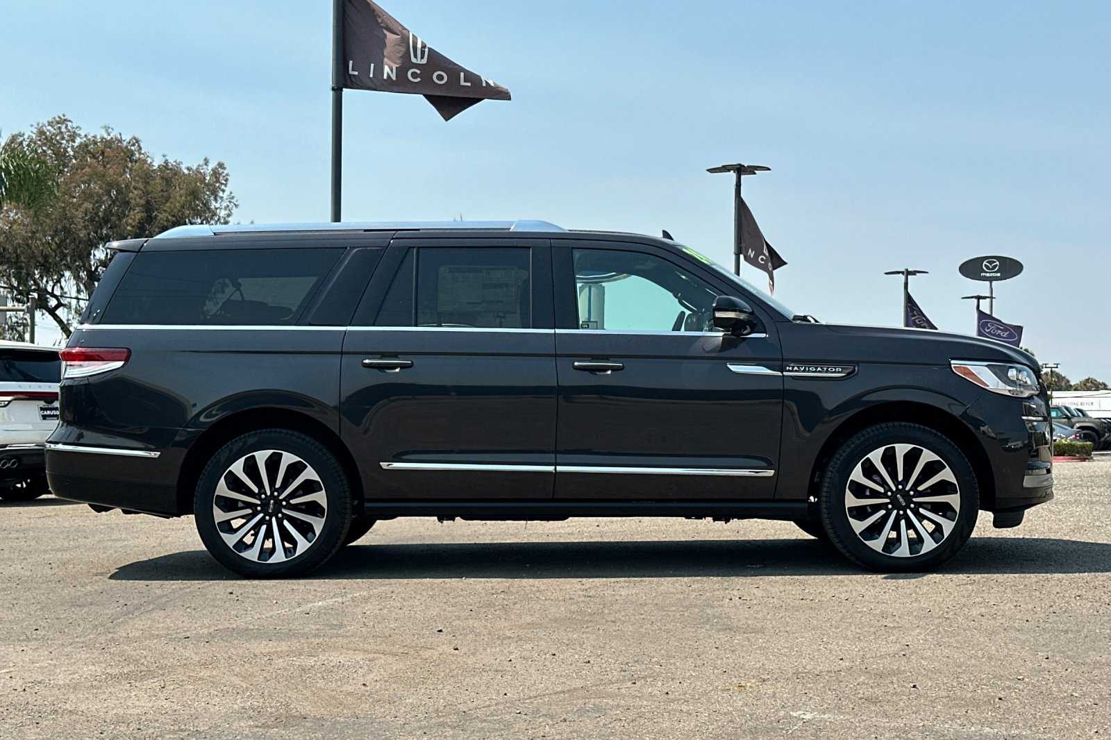 2024 Lincoln Navigator L Reserve photo 2