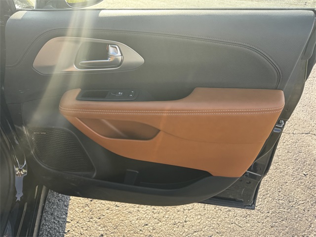 2025 Chrysler Pacifica Pinnacle photo 13