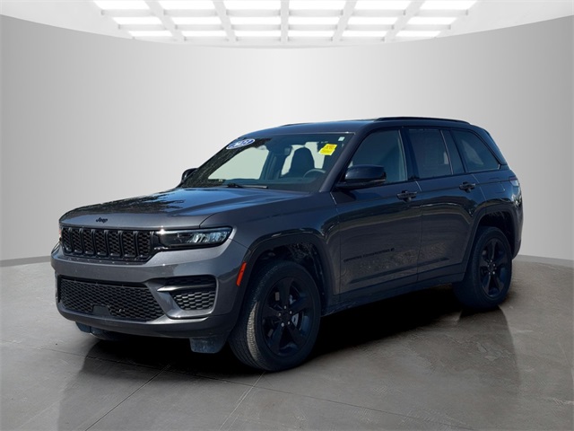 2023 Jeep Grand Cherokee Altitude photo 2