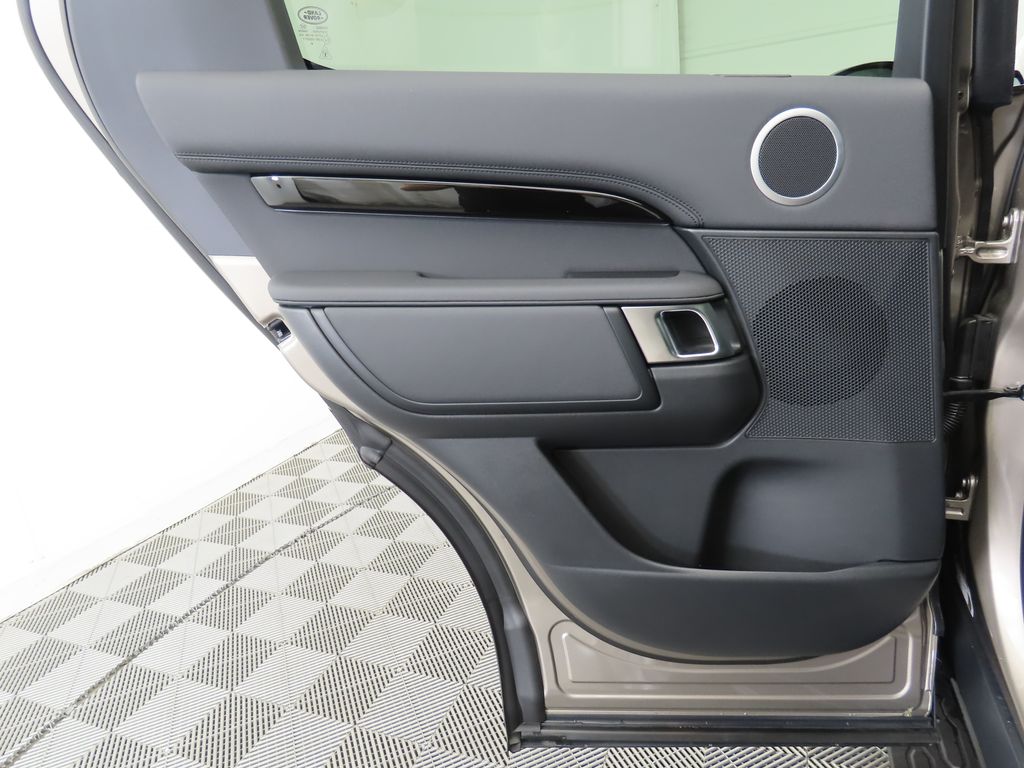 2025 Land Rover Discovery S photo 26