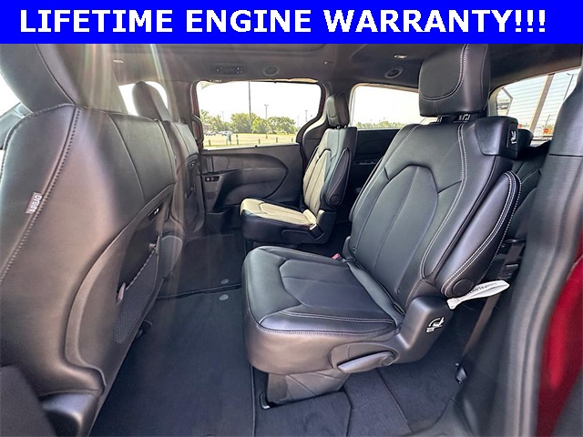 2026 Chrysler Pacifica photo 13