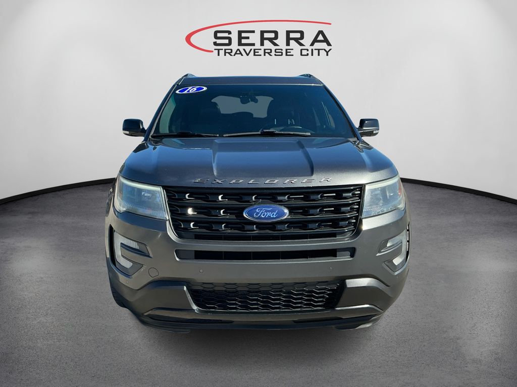 2016 Ford Explorer Sport photo 2