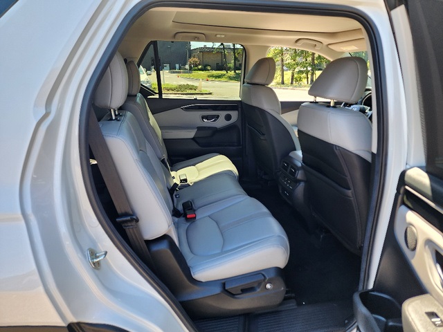 2023 Honda Pilot Touring photo 12