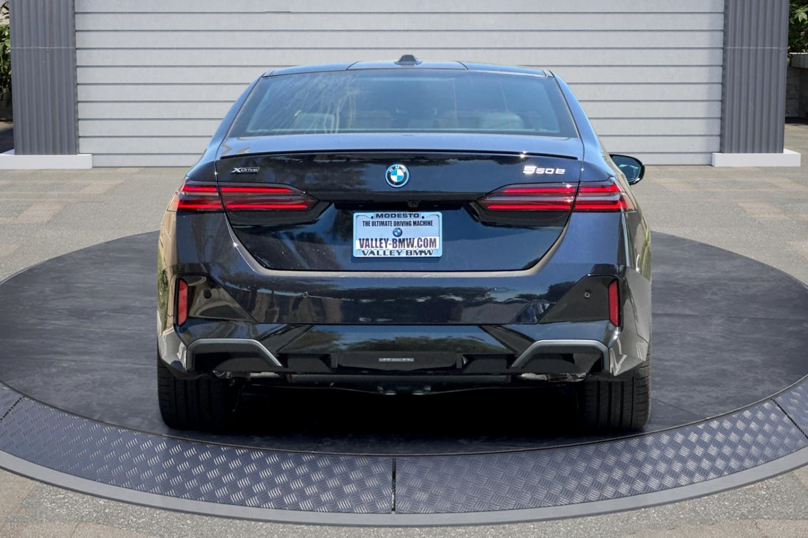 2026 Bmw 550e xDrive photo 5