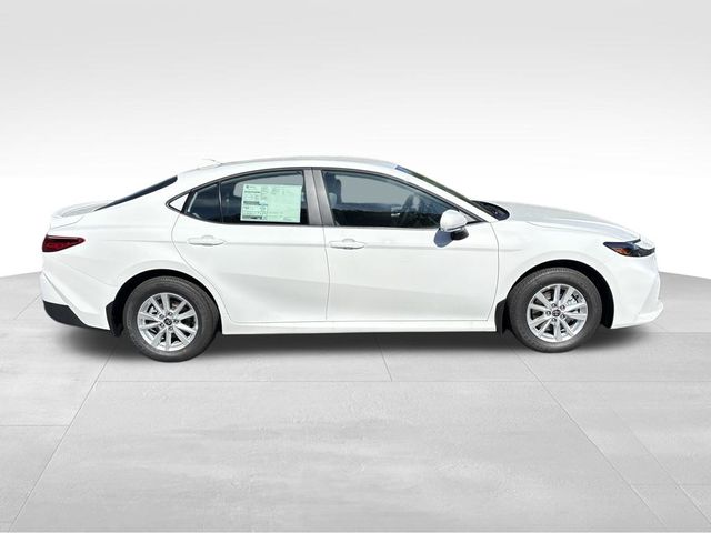 2025 Toyota Camry LE photo 6