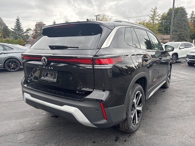 2025 Volkswagen Tiguan SE photo 3