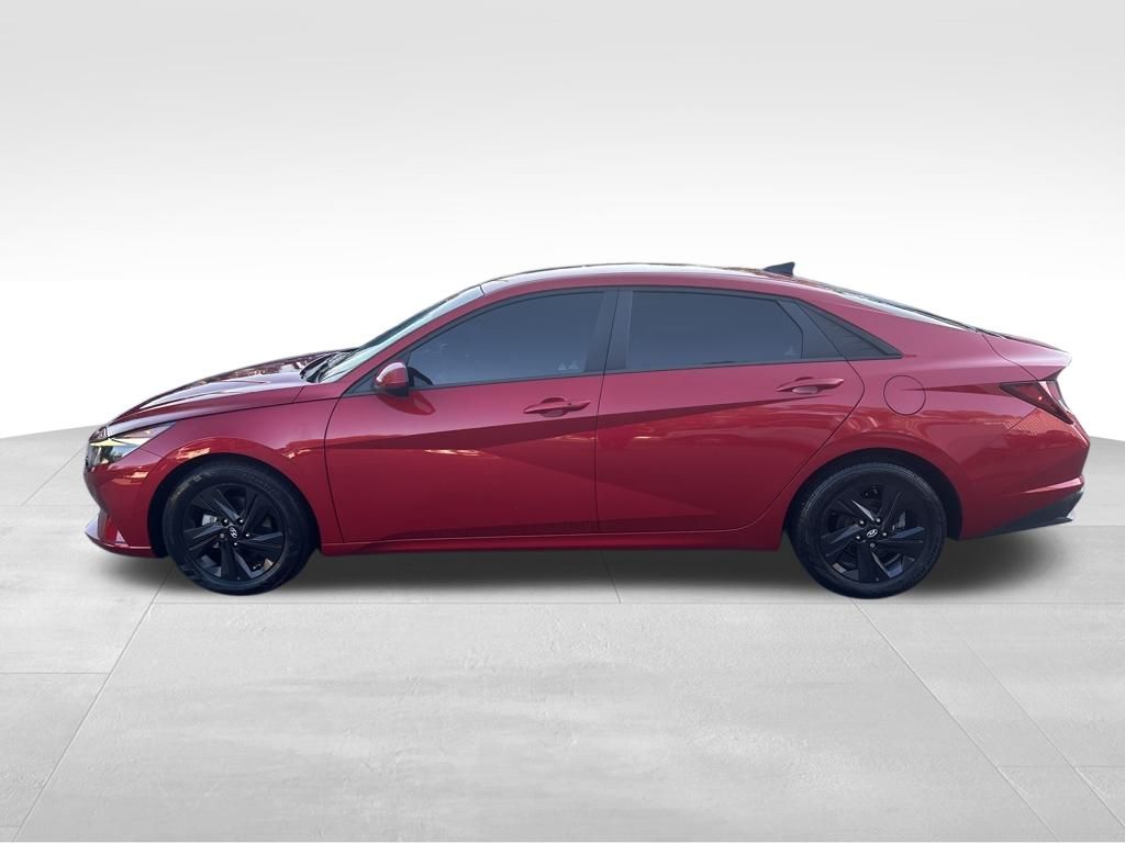 2022 Hyundai Elantra SEL Convenience photo 2