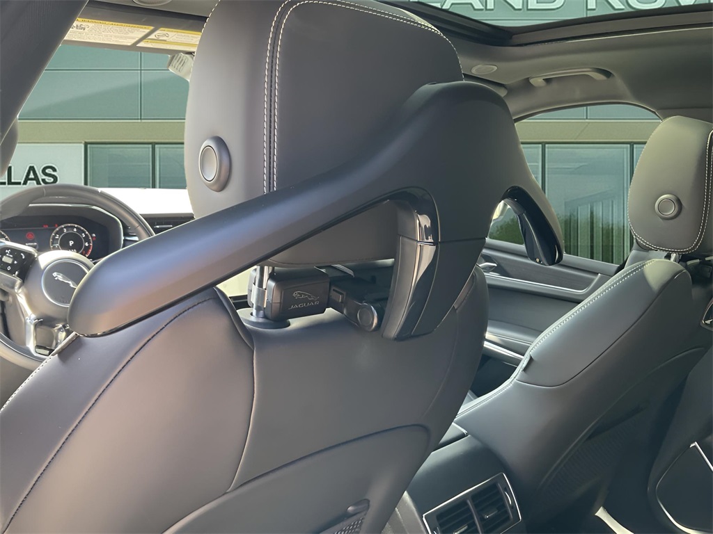 2025 Jaguar F-PACE P250 R-Dynamic S photo 17