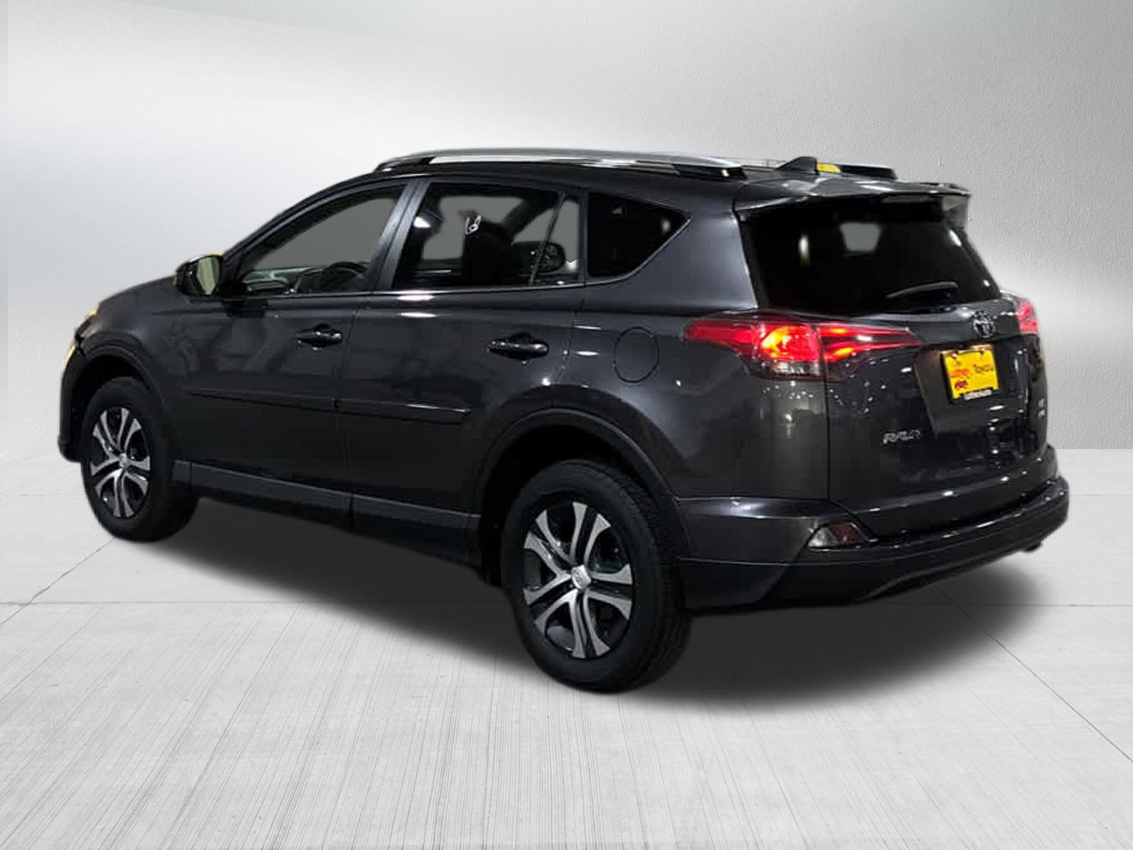 2016 Toyota RAV4 LE photo 2