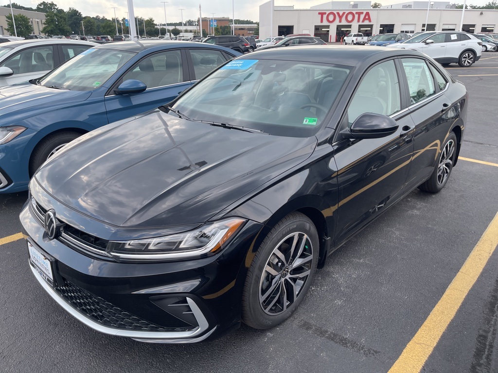 2025 Volkswagen Jetta SE's photo