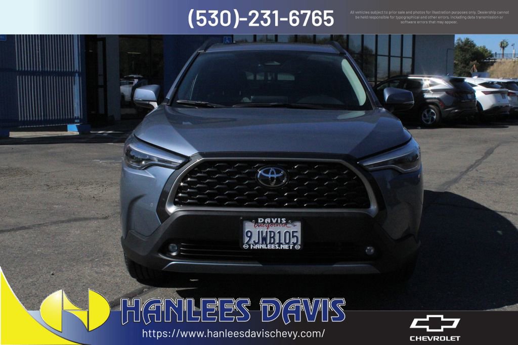 2023 Toyota Corolla Cross XLE photo 3