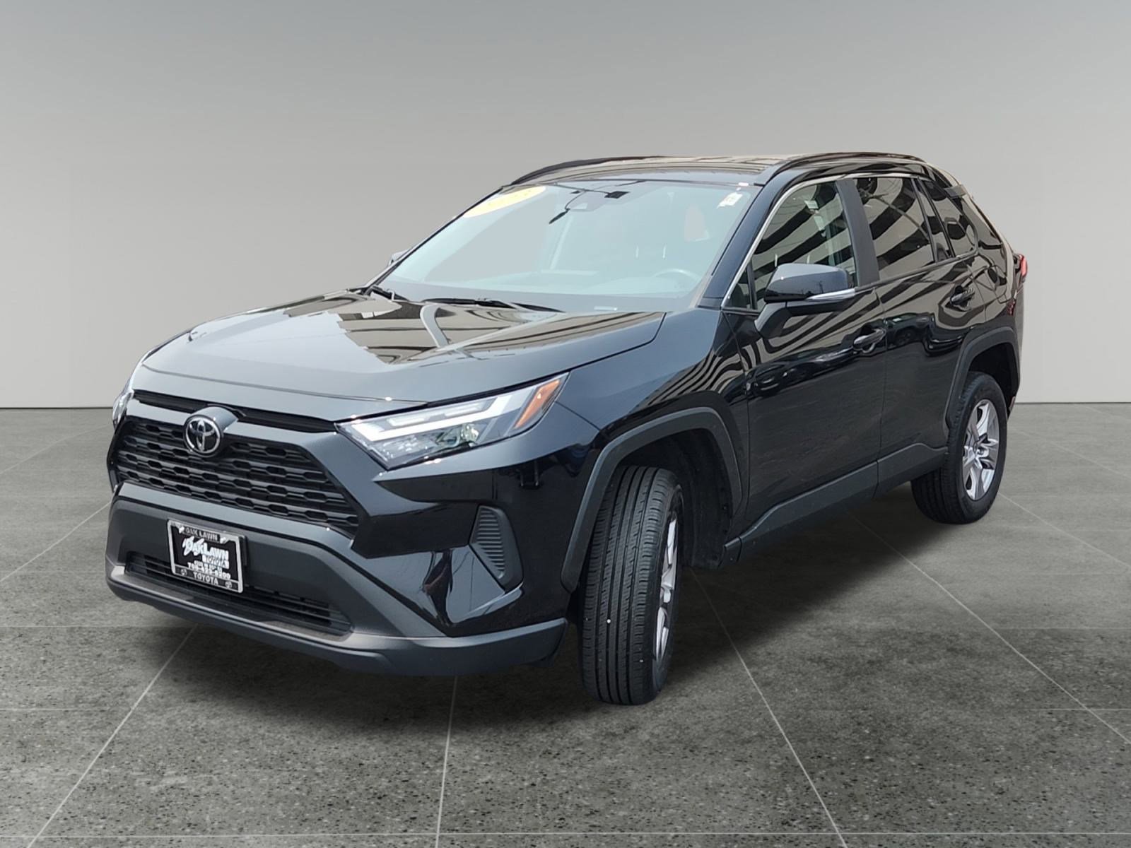 2023 Toyota RAV4 XLE photo 3