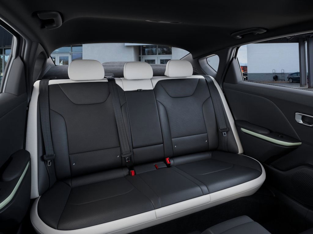 2025 Kia K4 GT-Line Turbo photo 7