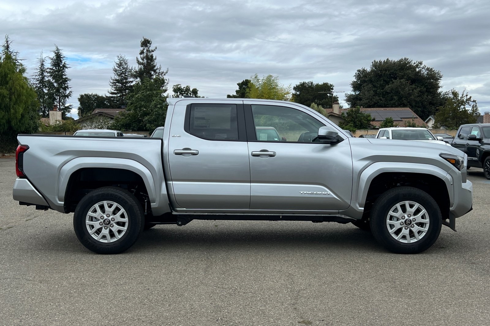 2025 Toyota Tacoma SR5 4x4 Double Cab photo 9