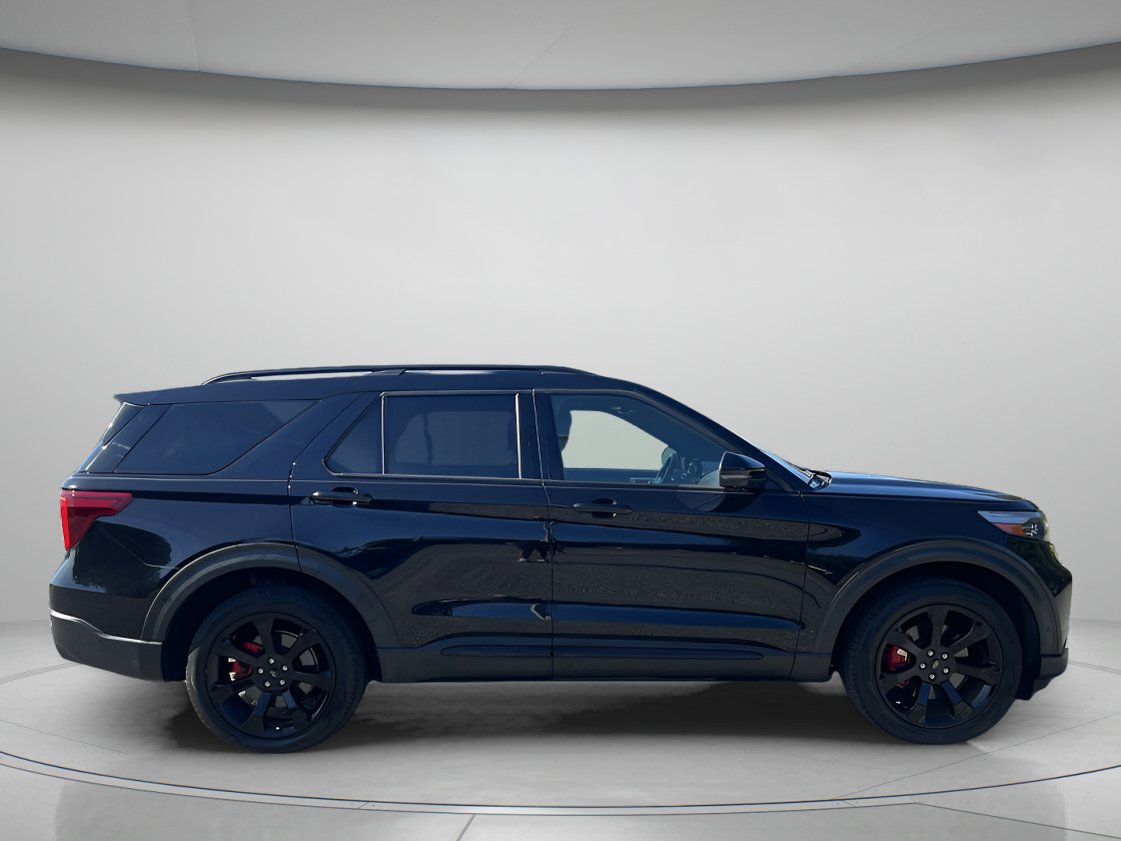 2022 Ford Explorer ST photo 2