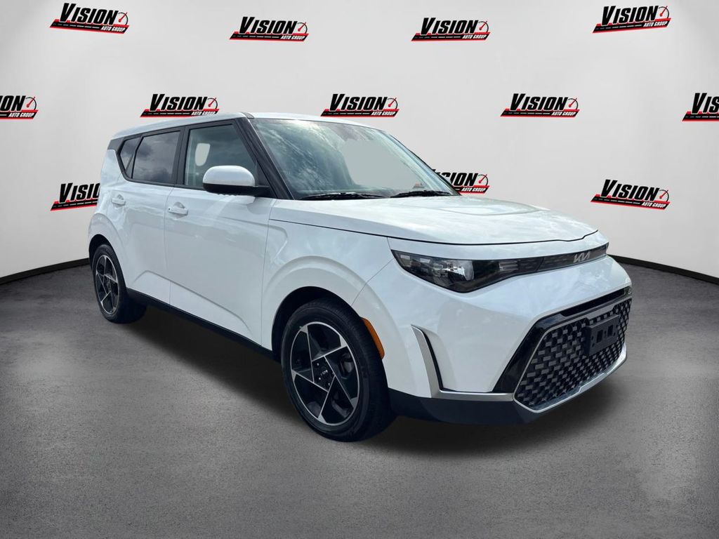 2023 Kia Soul EX photo 3