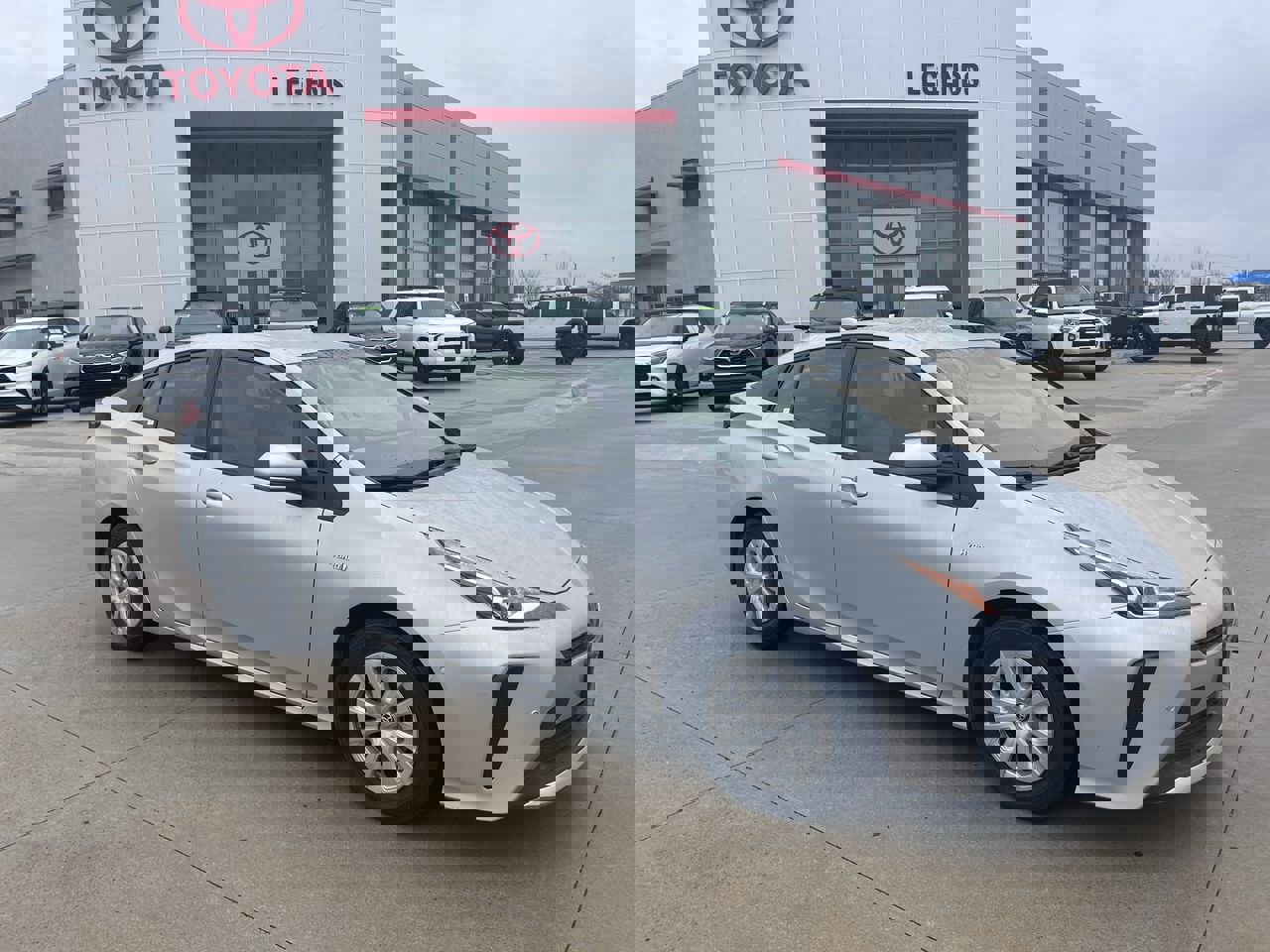 2021 Toyota Prius LE's photo
