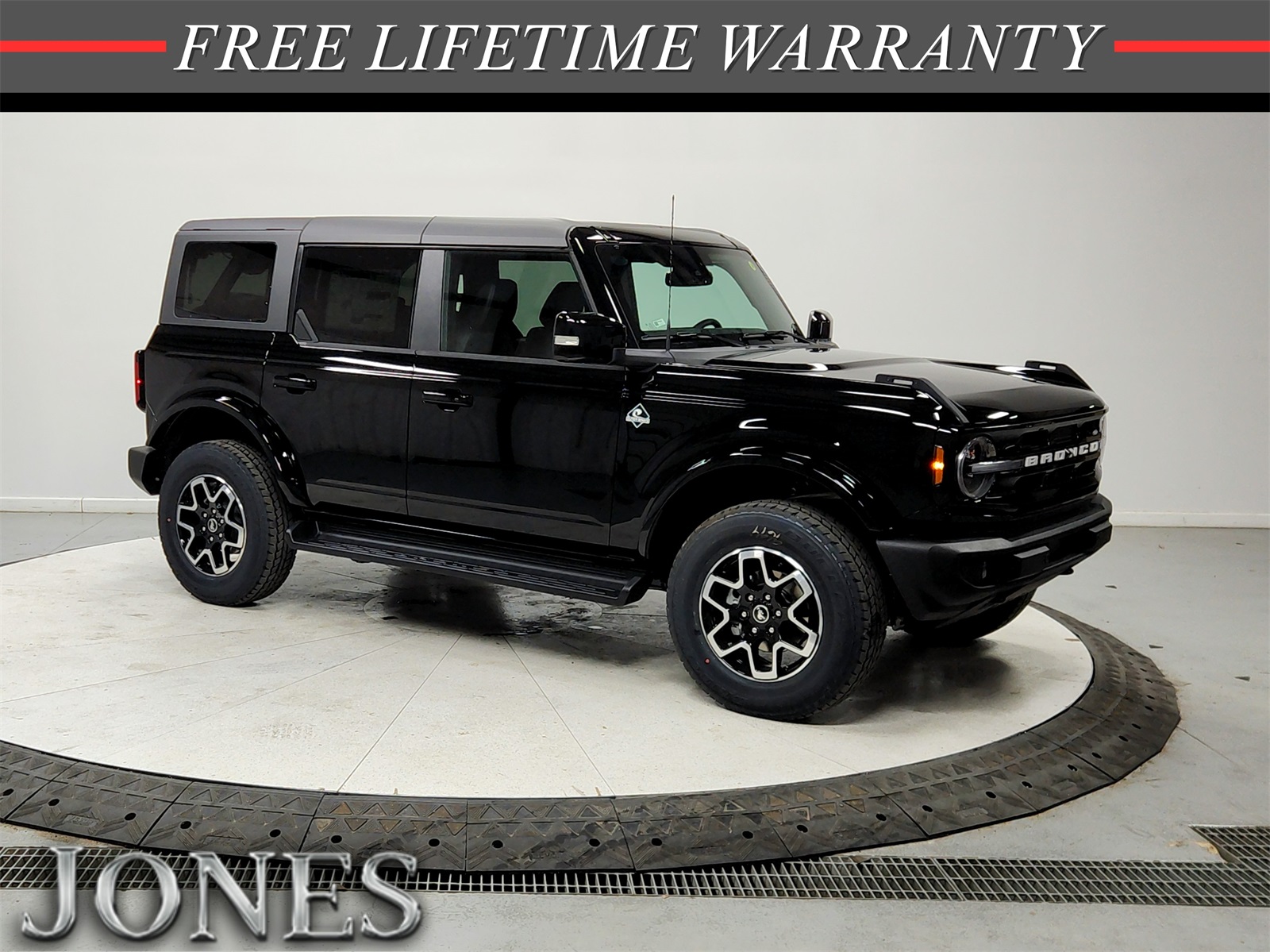 2025 Ford Bronco 4-Door Outer Banks's photo